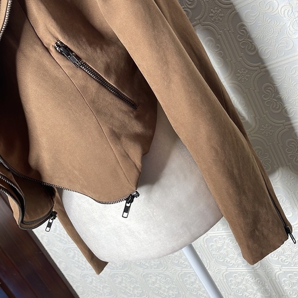 UMGEE | Tan Faux Suede Cropped Moto Jacket with Applets & Zipper Details - Picture 3 of 11